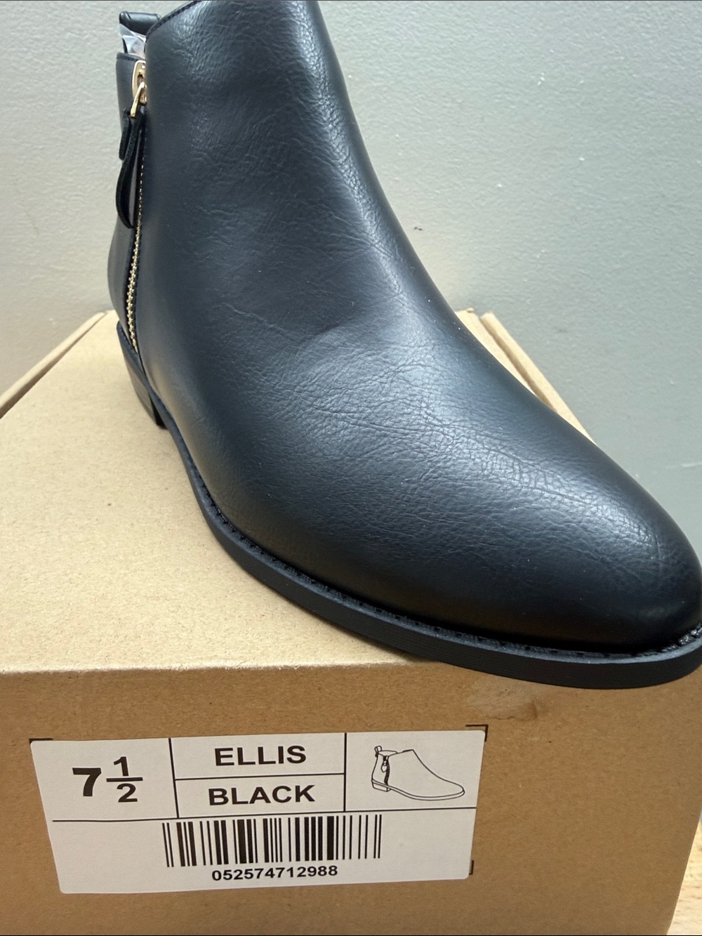 Journee Collection ELLIS Black Faux Leather Ankle Boot with Gold Zipper Size 7.5 - Picture 2 of 8